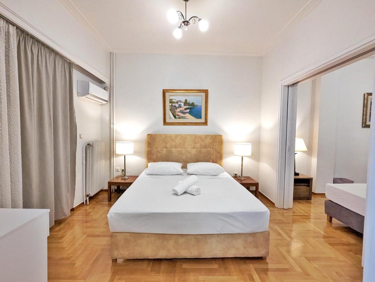 Victroria Grand Palace Apartment เอเธนส์ ภายนอก รูปภาพ