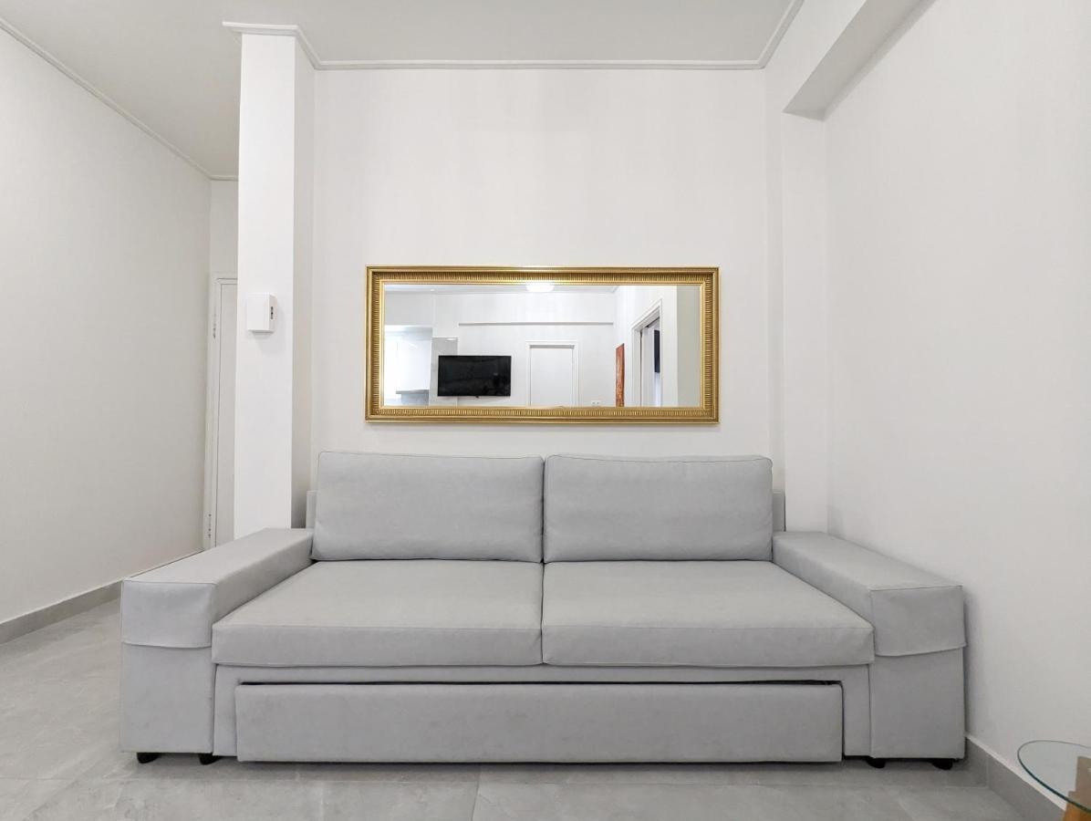 Victroria Grand Palace Apartment เอเธนส์ ภายนอก รูปภาพ