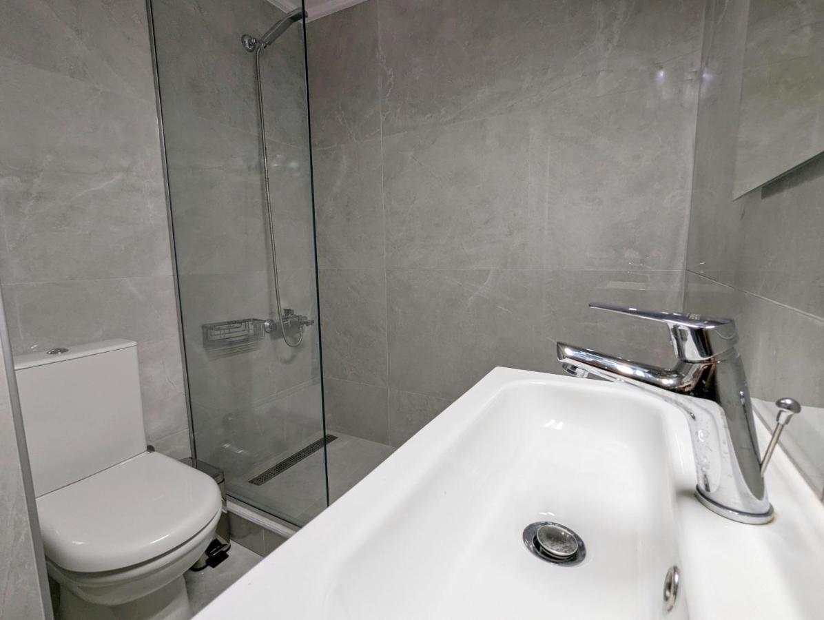 Victroria Grand Palace Apartment เอเธนส์ ภายนอก รูปภาพ