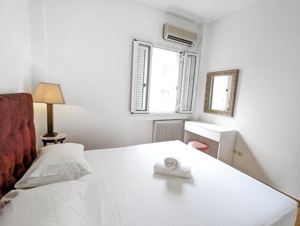 Victroria Grand Palace Apartment เอเธนส์ ภายนอก รูปภาพ