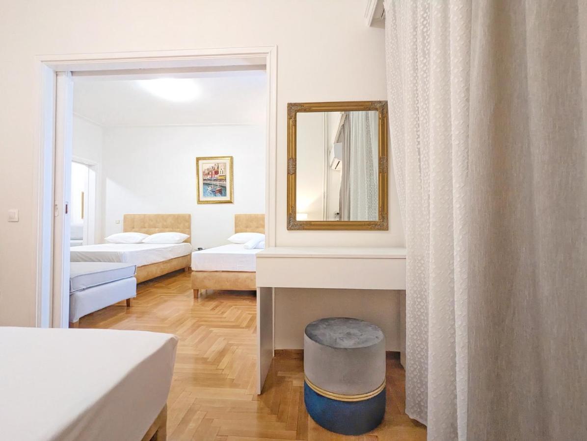 Victroria Grand Palace Apartment เอเธนส์ ภายนอก รูปภาพ