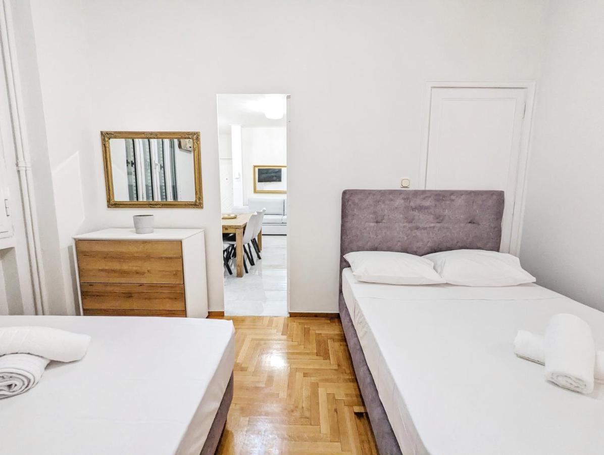 Victroria Grand Palace Apartment เอเธนส์ ภายนอก รูปภาพ