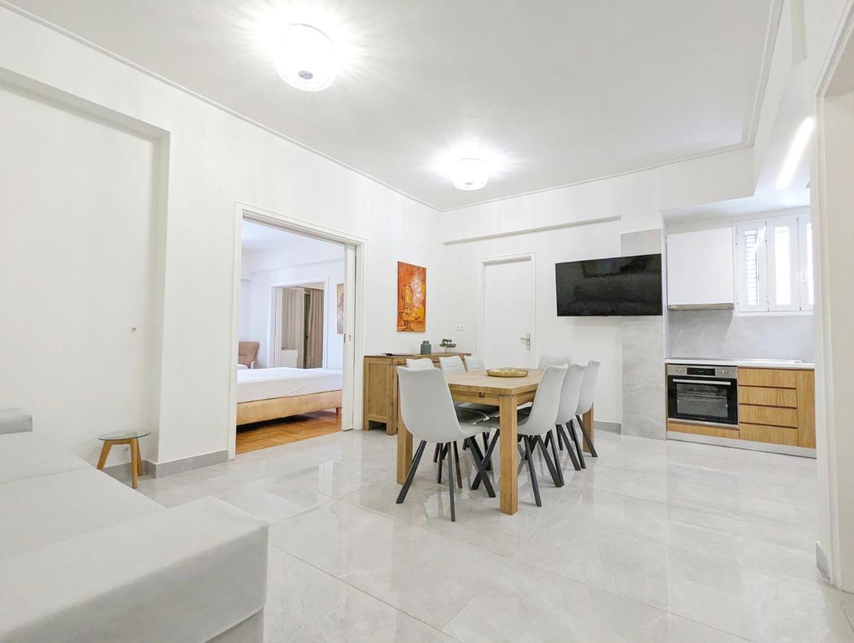 Victroria Grand Palace Apartment เอเธนส์ ภายนอก รูปภาพ
