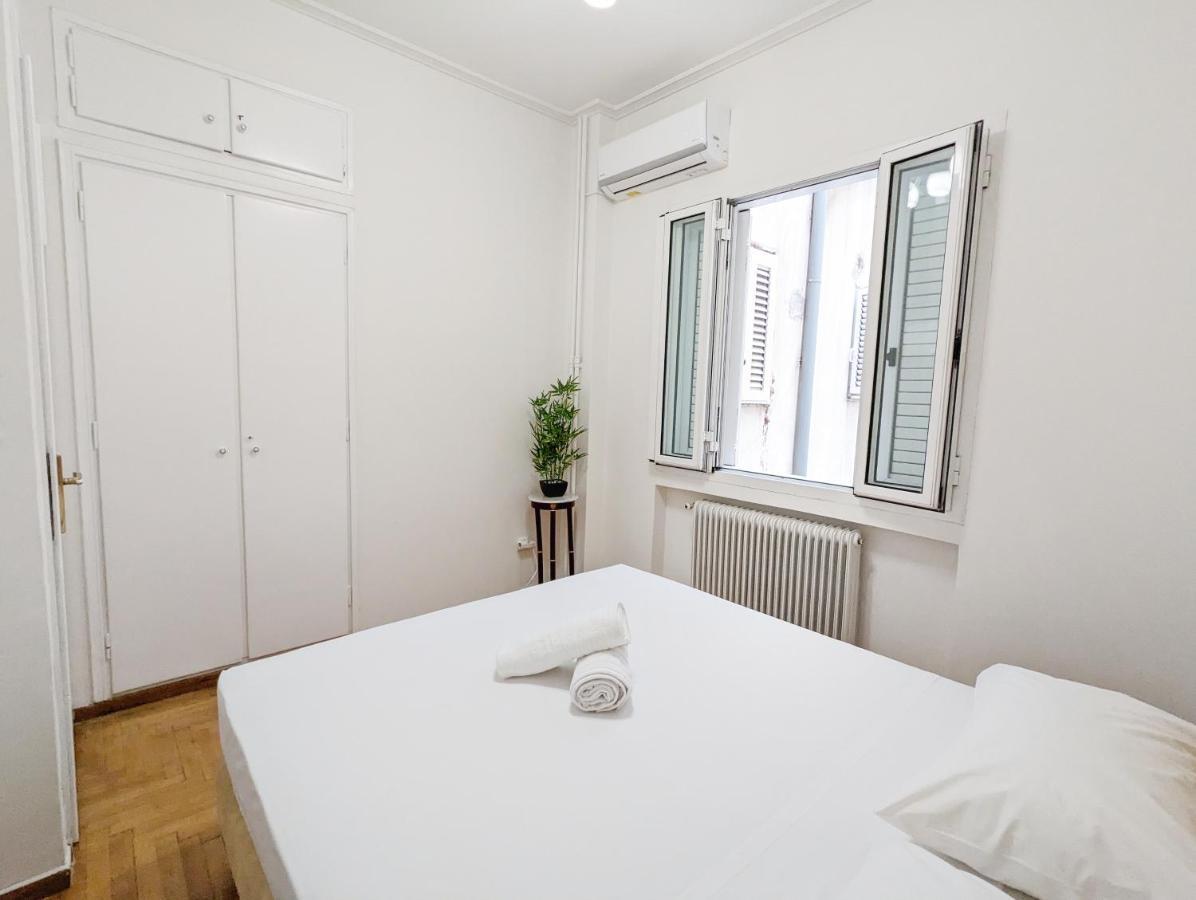 Victroria Grand Palace Apartment เอเธนส์ ภายนอก รูปภาพ