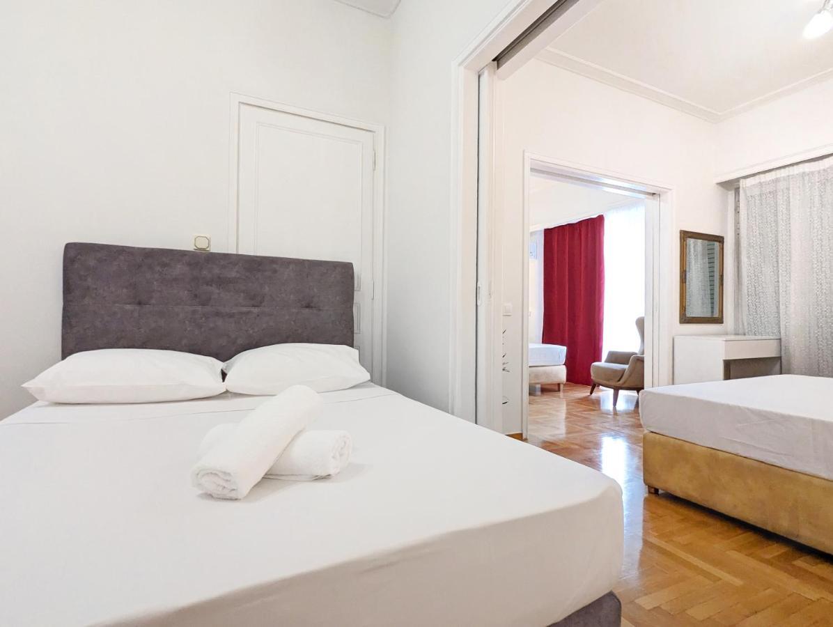 Victroria Grand Palace Apartment เอเธนส์ ภายนอก รูปภาพ